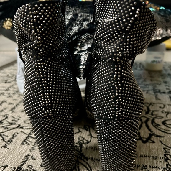 Gianni Bini Mareesha Ankle Boot - Picture 6 of 8